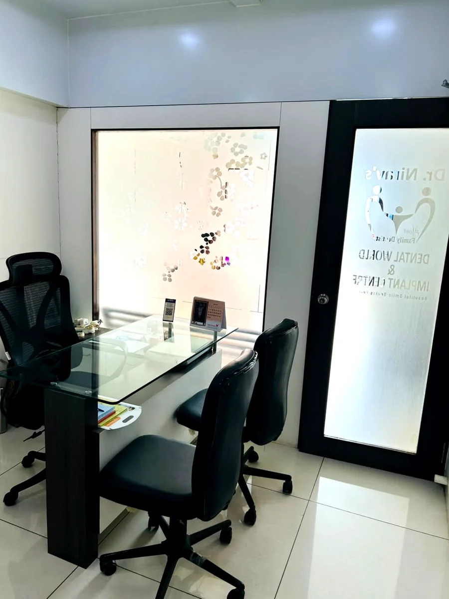 Dr Nirav Dental World Akota clinic consultation cabin room